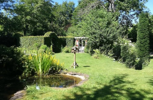 Heiloo Cottage | Whispering Woods - Three Bedroom Cottage, Sleeps 4