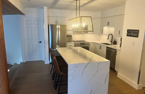Blueberry Hill Condo | Whistler Retreat with Pool/Hot Tub Free Parking