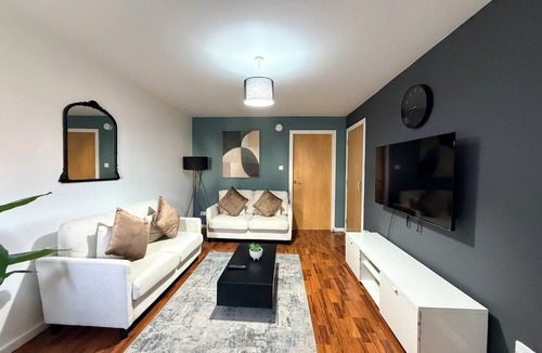Liberton House | Whole house, 4-Beds, sleeps 6, garden & parking