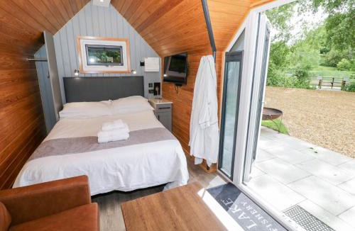 Thorpe House | Willow Lodge At Bridge Lake Farm & Fishery