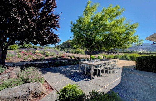 Yountville House | Wine Country Yountville Farmhouse - 7100 Silverado Trail