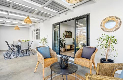 Raithby House | Winelands Getaway