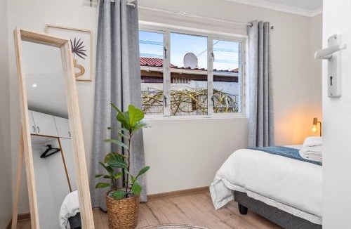 Raithby House | Winelands Getaway