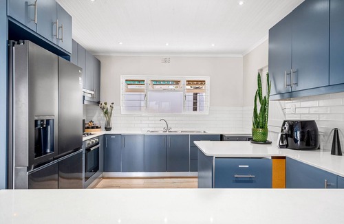 Raithby House | Winelands Getaway - Three Bedroom House, Sleeps 5