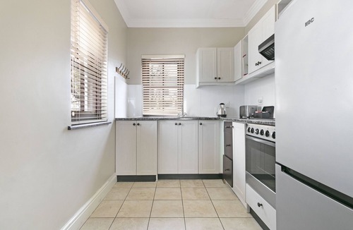 Stellenbosch Apartment | Winelands Golf Lodges 10