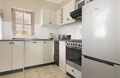 Stellenbosch Apartment | Winelands Golf Lodges 10