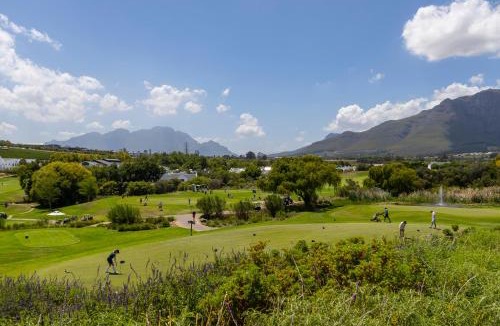 Stellenbosch Cabin | Winelands Golf Lodges 11