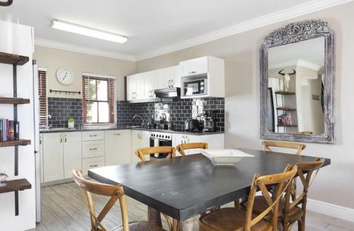 Stellenbosch Cabin | Winelands Golf Lodges 17