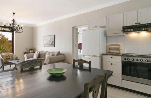 Stellenbosch Cabin | Winelands Golf Lodges 30