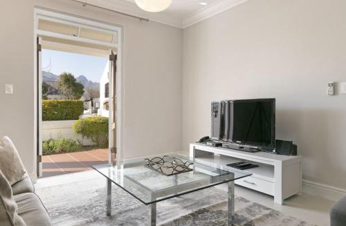 Stellenbosch Cabin | Winelands Golf Lodges 33