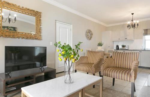 Stellenbosch Cabin | Winelands Golf Lodges 37
