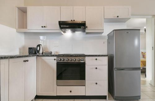 Stellenbosch Cabin | Winelands Golf Lodges 37