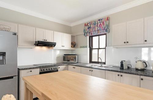 Stellenbosch Cabin | Winelands Golf Lodges 38