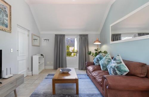 Stellenbosch Cabin | Winelands Golf Lodges 40