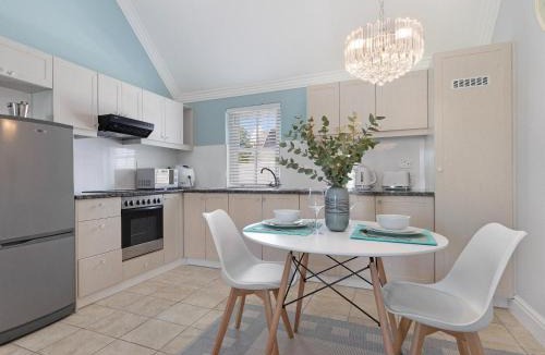 Stellenbosch Cabin | Winelands Golf Lodges 40