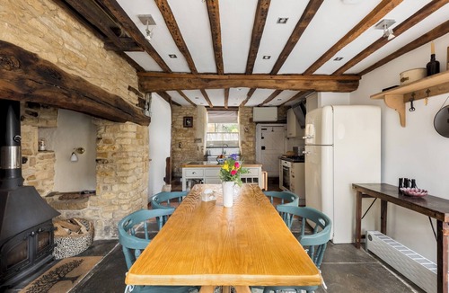 Bourton-on-the-Hill House | Wold House | 18th century Cottage | Barn - Pass the Keys