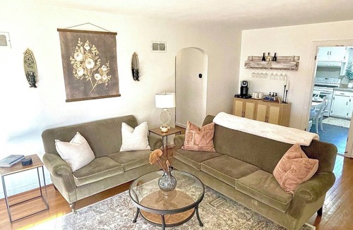 Springfield House | Wonderful 4-bedroom house that sleeps 10 in welcoming Springfield