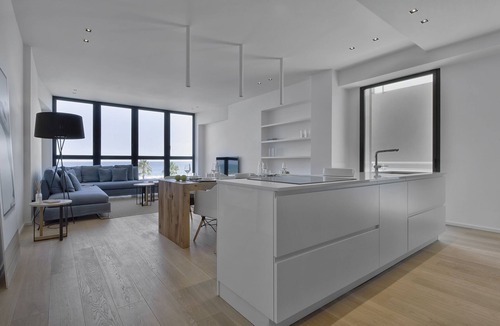 Alba Apartment | Wonderful first-row apartment with bay window overlooking the sea.