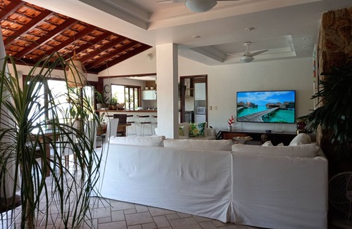 Vila Velha House | Wonderful house by the water in Angra dos Reis.