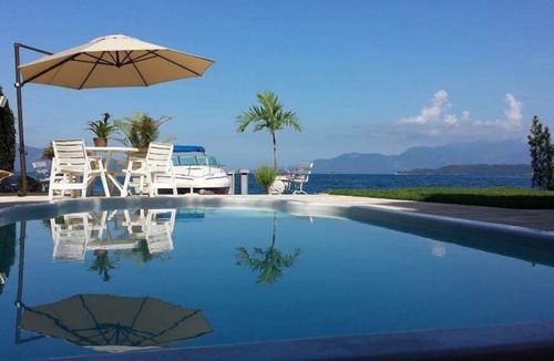 Vila Velha House | Wonderful house by the water in Angra dos Reis.