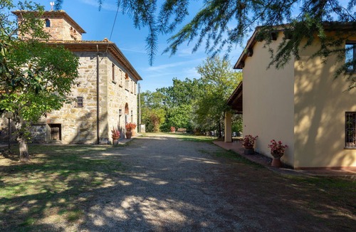 Montevarchi Villa | Wonderful private villa with WIFI, private pool, TV, balcony, pets allowed and panoramic view