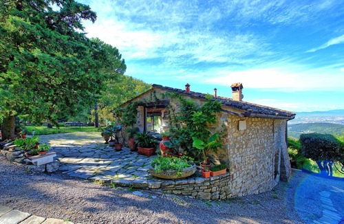 Sesto Fiorentino Villa | Wonderful private villa with WIFI, private pool, A/C, TV, veranda, panoramic view, close to Florence