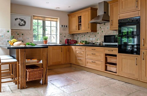 Kingham House | Wonderful villa for 6 guests with pool, WIFI