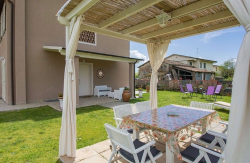 Cascine-La Croce House | Wonderful villa for 5 people with A/C, WIFI, TV, patio and pets allowed