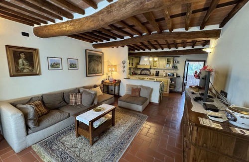 Castelvecchio Villa | Wonderful villa with A/C, WIFI, private pool, TV, terrace and panoramic view, close to Lucca