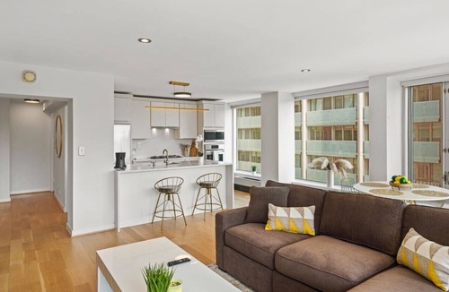 Southwest Apartment | Wonderful Waterfront Apt for 5! Pkg & City Views