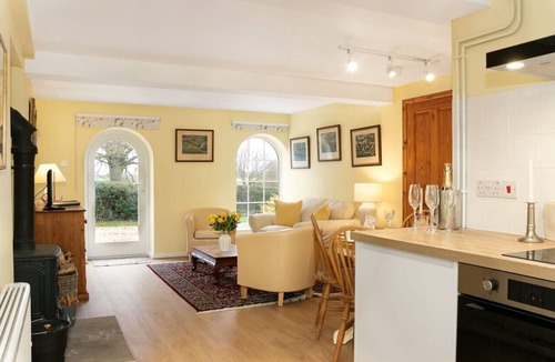 Nether Worton House | Woodcutter`s Cottage - Peaceful Country Retreat