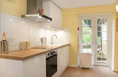 Nether Worton House | Woodcutter`s Cottage - Peaceful Country Retreat
