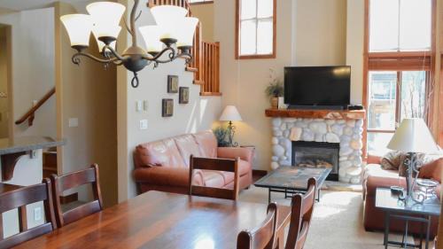 Sun Peaks House | Woodhaven #18