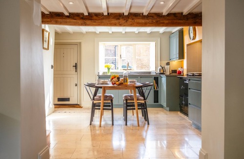 Adderbury Cottage | Wynn Cottage (2) - 2 guests in 1 bedroom