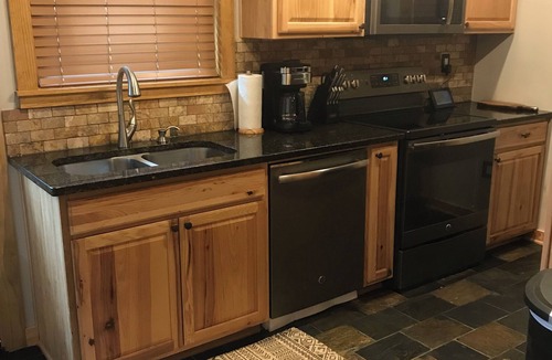 Boonville Cabin | Yadkin River Lodge-cozy stay on the bluffs overlooking the Yadkin River.