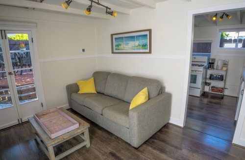 Laguna Beach Cottage | Yellow Beach House 500' to the Waves- Electric Car Charger!