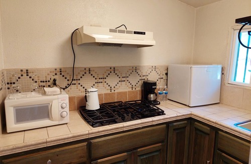 San Antonio de las Minas Cabin | Yellow country house in San Antonio de las Minas BC