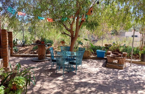 San Antonio de las Minas Cabin | Yellow country house in San Antonio de las Minas BC