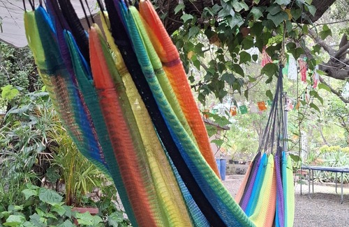 San Antonio de las Minas Cabin | Yellow country house in San Antonio de las Minas BC