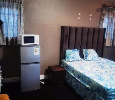 Greater Johannesburg Metropolitan Area House | Yellow Stars Guesthouses