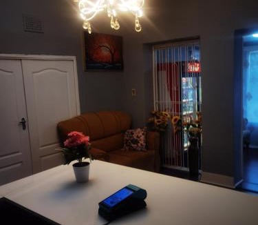 Greater Johannesburg Metropolitan Area House | Yellow Stars Guesthouse AA