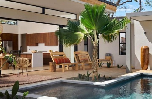 Playa Langosta House | Your peaceful oasis in Tamarindo. Complimentary Breakfast and Housekeeping!