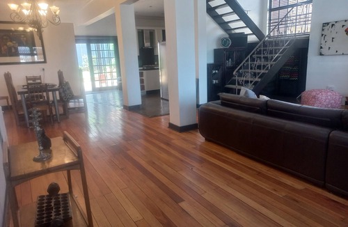 Greater Johannesburg Metropolitan Area House | Jakes's Place close to Life Bedford Gardens Hospital