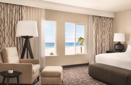 Oxnard Shores Resort | Zachari Dunes on Mandalay Beach, Curio Collection by Hilton