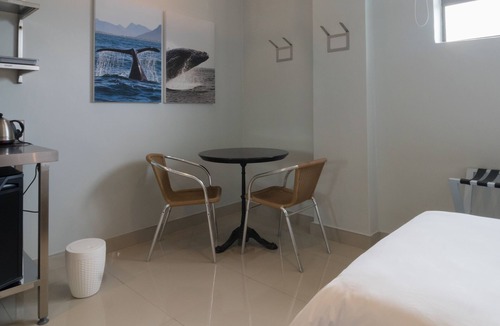Hermanus City-Centre Hostel | Zzzone Boutique Hostel