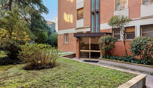 051 Living apartment within walking distance of downtown and FS station