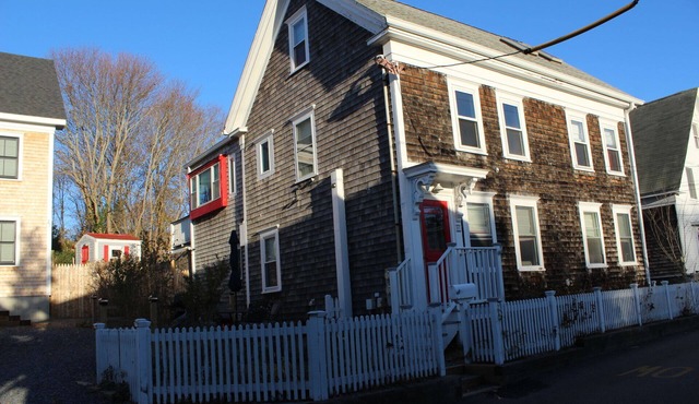 1.5 Blocks to Bay Beach & Pier! Huge 5BR w/4 Kings & 4-Car Pkg, Private Yard.
