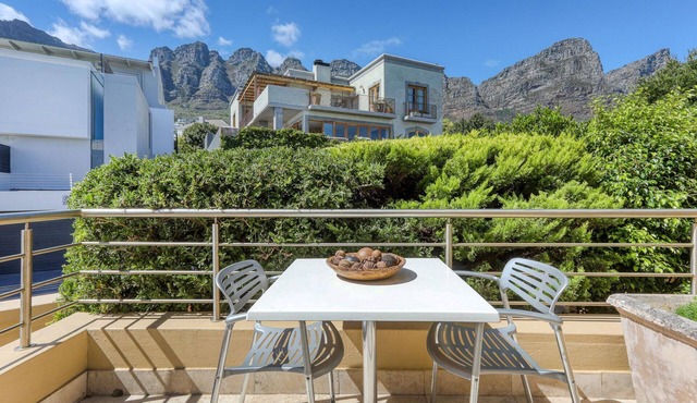 1 Bedroom 1 Bathroom 50sqm Apartment with Mountain Views