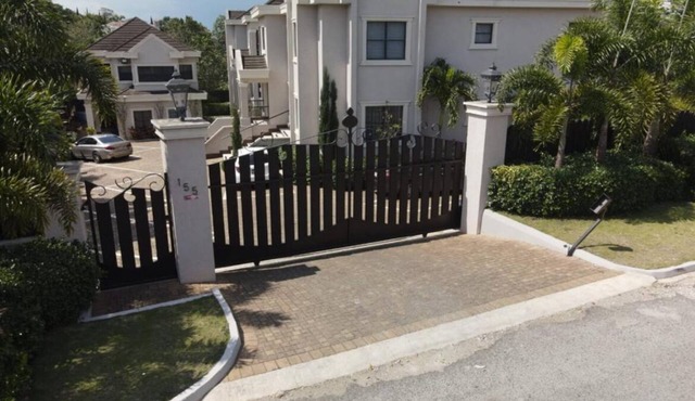 1-bedroom apartment in peaceful Mandeville neighborhood