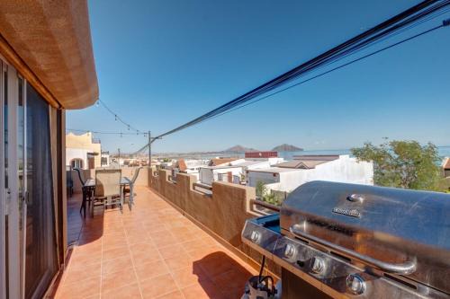 1 Min Walk to Beach - Sleeps 14 - AC - WiFi - Near Malecón